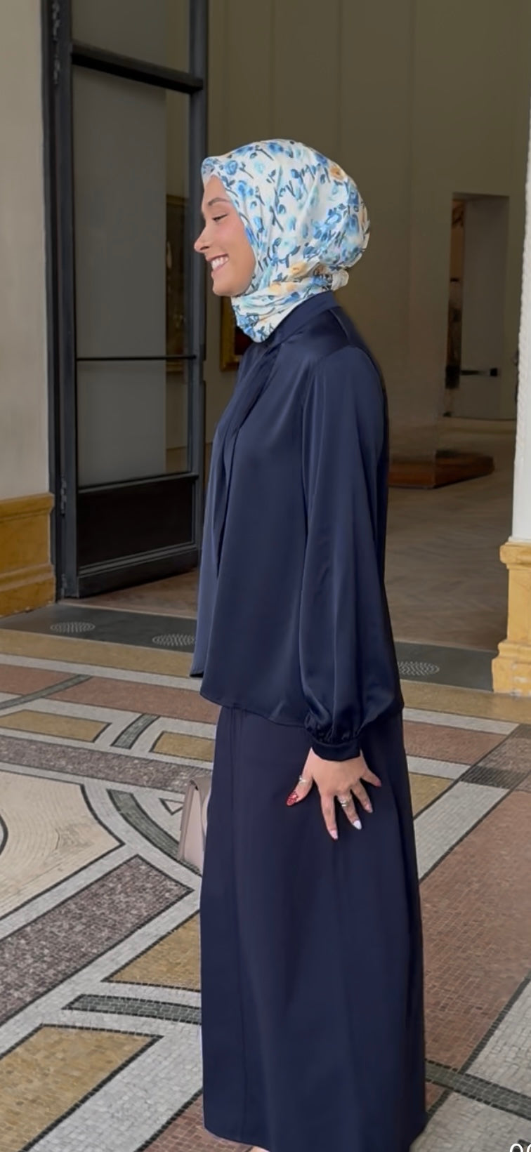 Blouse élégante bleu profond