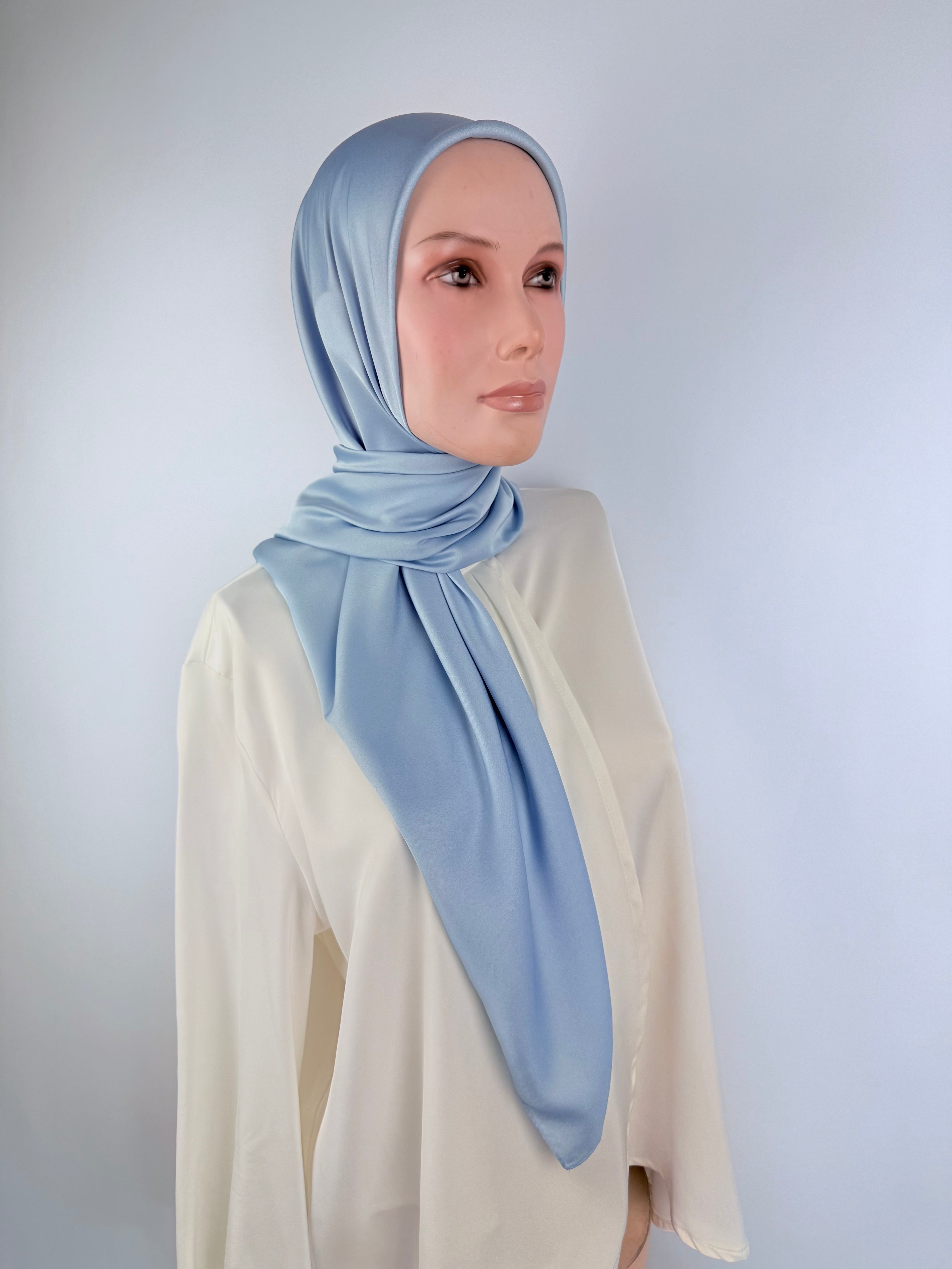 Voile en soie bleu