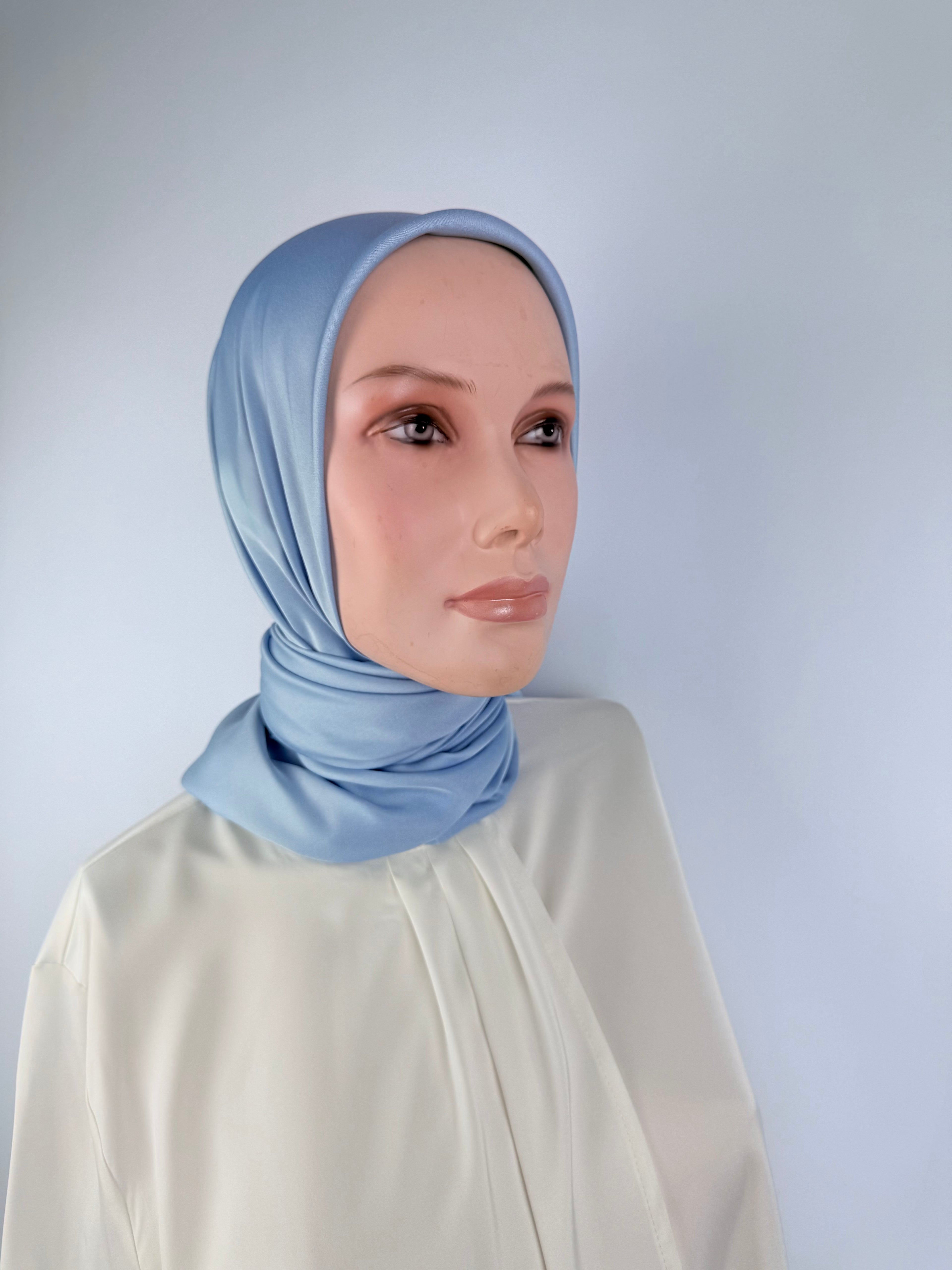 Voile en soie bleu