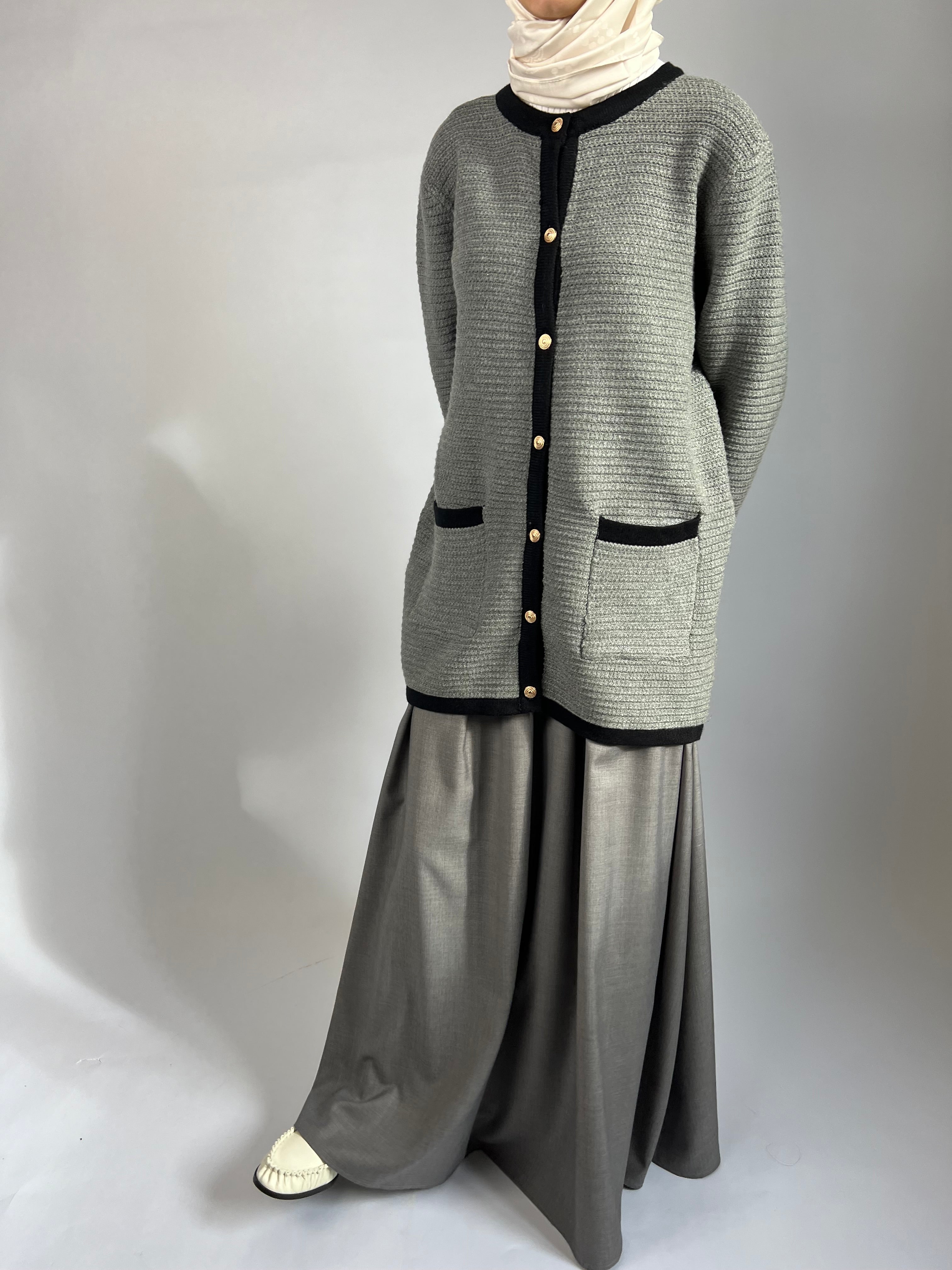 Cardigan gris brodé