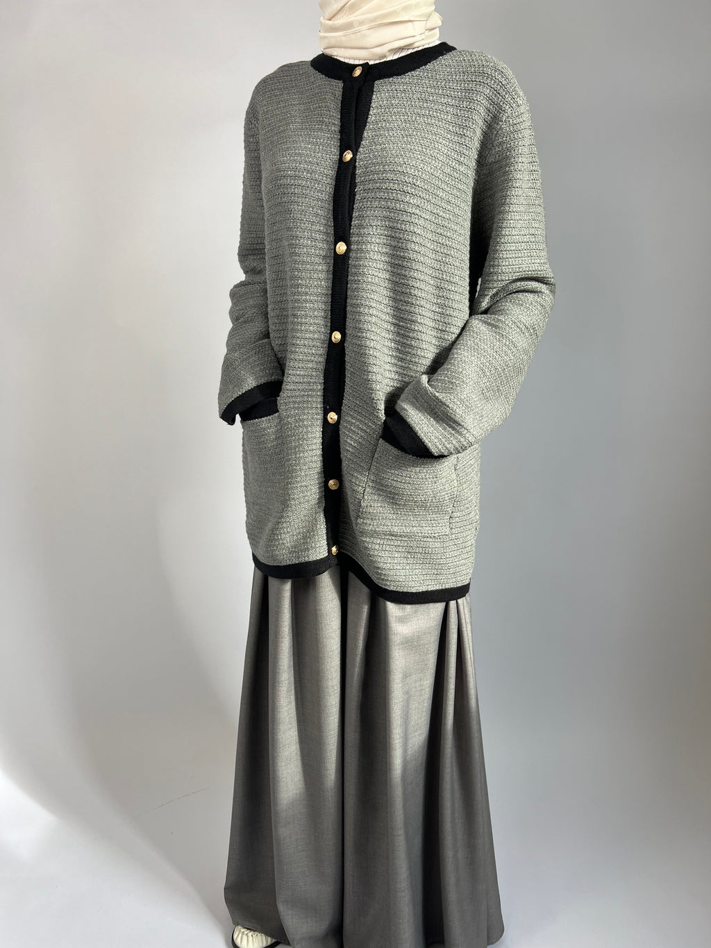 Cardigan gris brodé