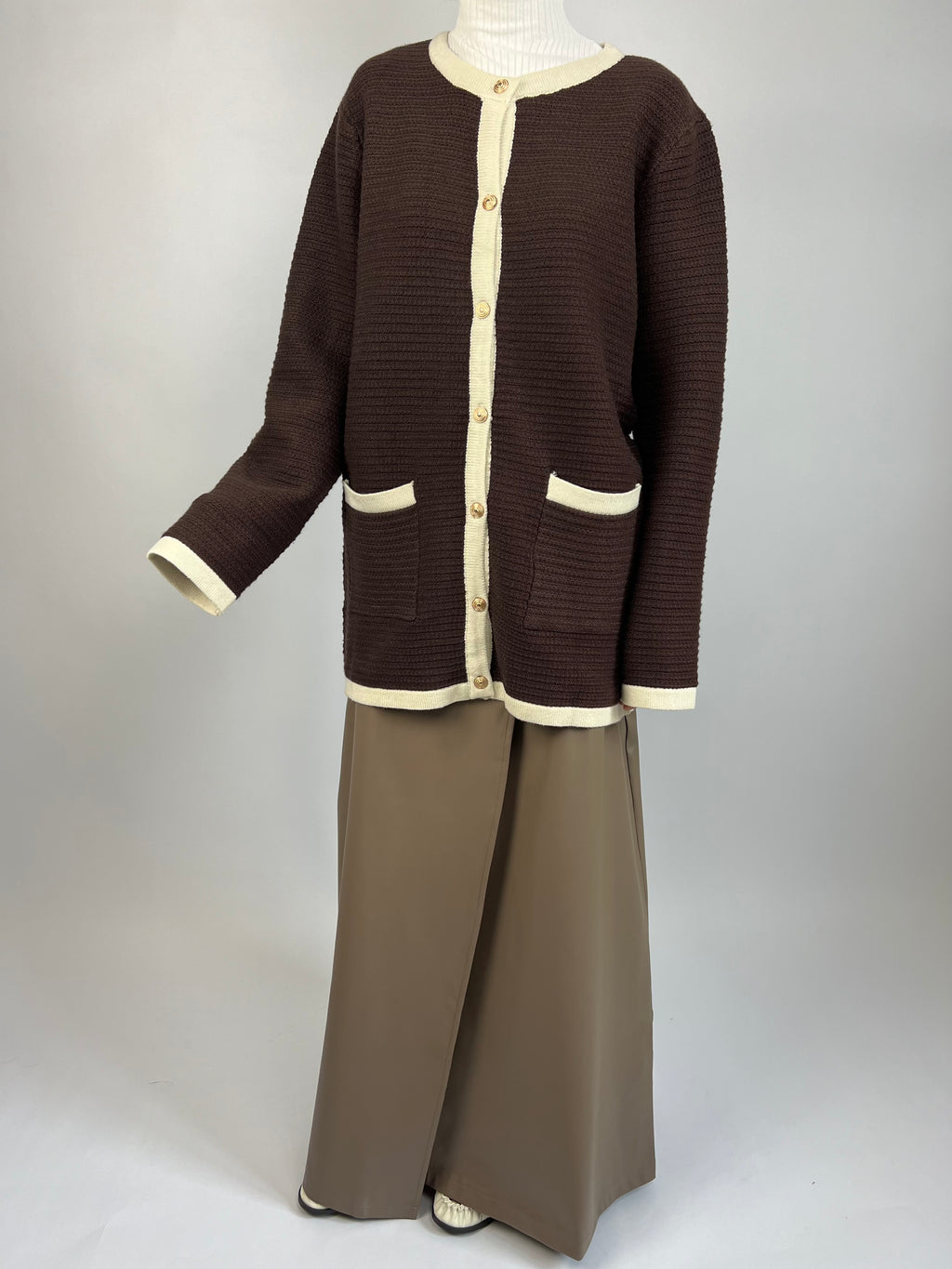 Ensemble chocolat et cuir beige