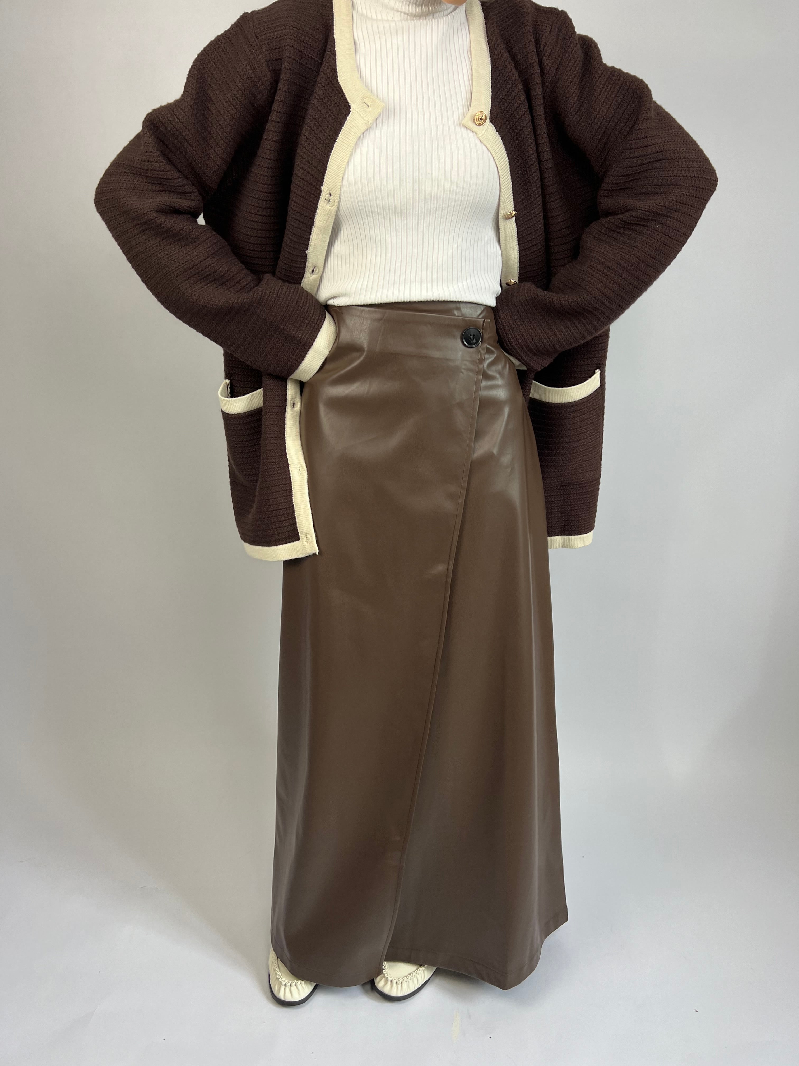 Ensemble chocolat et cuir taupe